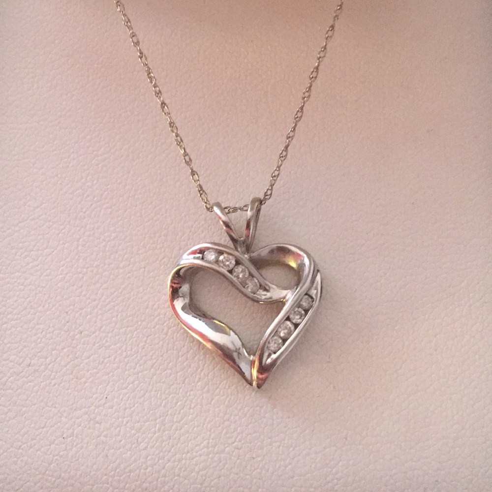 10 k white gold heart pendant